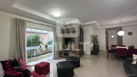 Casa com 4 Quartos à venda, 225m² no Jardim Karaíba, Uberlândia
