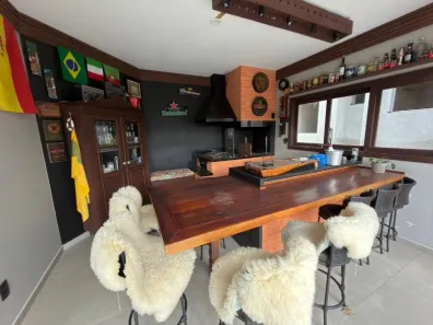 Casa com 3 Quartos à venda, 250m² no Bom Retiro, Joinville