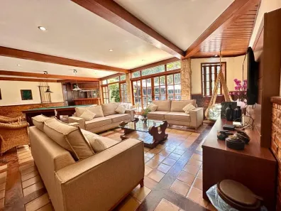Casa de Condomínio com 10 Quartos à venda, 660m² no Granja Guarani, Teresópolis