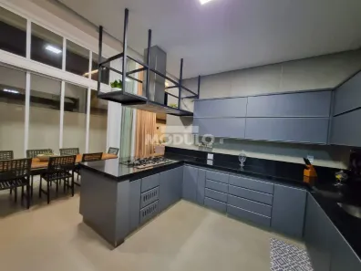 Casa de Condomínio com 3 Quartos para alugar, 240m² no Jardim Botânico, Uberlândia