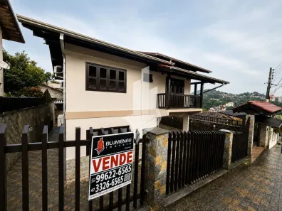 Casa com 4 Quartos para venda ou aluguel, 176m² no Água Verde, Blumenau