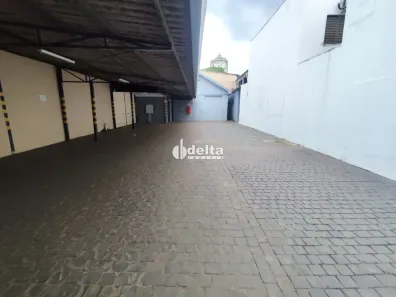 Ponto Comercial para alugar, 400m² no Centro, Uberlândia