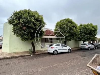 Casa com 3 Quartos à venda, 150m² no Centro, Marília