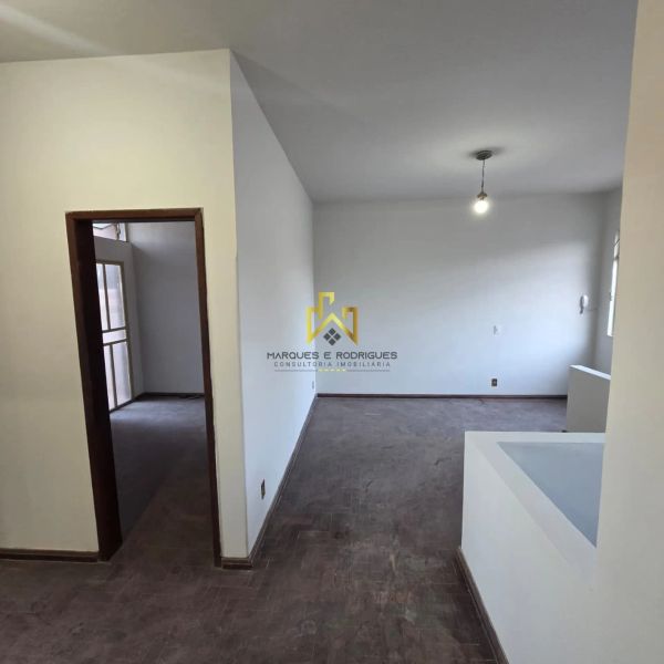 Casa com 4 quartos — Santa Mônica, Belo Horizonte