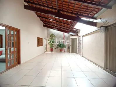 Casa com 5 Quartos à venda, 250m² no Pampulha, Uberlândia