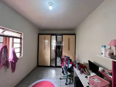 Casa com 5 Quartos à venda, 140m² no Leblon, Uberaba