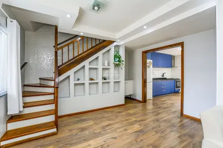 Sobrado com 4 Quartos à venda, 200m² no Sítio Cercado, Curitiba