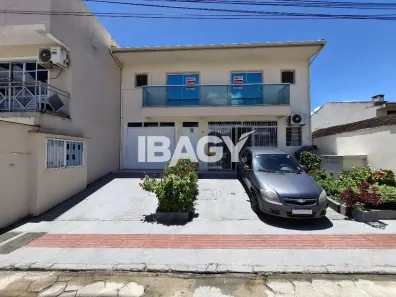Apartamento com 2 Quartos para alugar, 58m² no Forquilhinha, São José