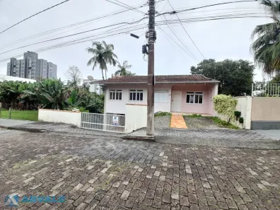 Casa com 4 Quartos para alugar, 228m² no Água Verde, Blumenau