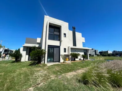 Casa de Condomínio com 4 Quartos à venda, 244m² no XANGRI-LÁ, Xangri-lá