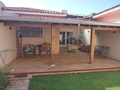 Casa com 4 Quartos à venda, 398m² no Jardim Alexandre Campos, Uberaba