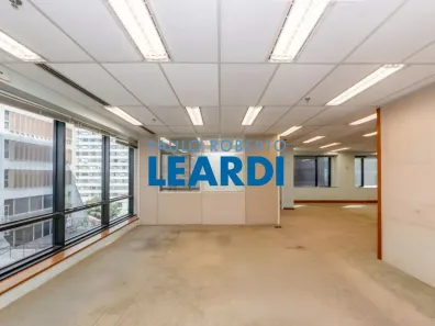 Sala Comercial à venda, 438m² no Cerqueira César, São Paulo