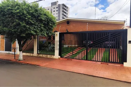 Casa com 4 Quartos à venda, 261m² no Centro, Sertãozinho