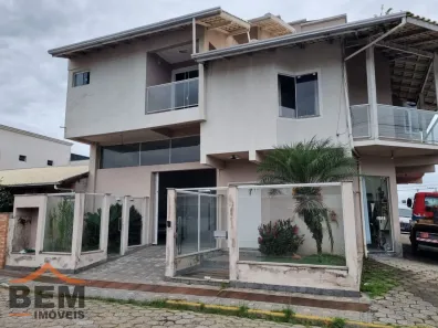 Casa com 3 Quartos para alugar, 400m² no São Judas, Itajaí