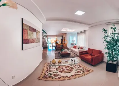 Casa de Condomínio com 3 Quartos para alugar, 300m² no Aclimação, Uberlândia
