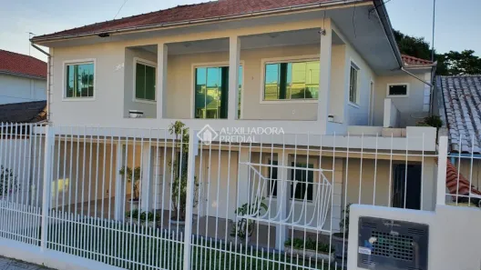 Casa com 4 Quartos para alugar, 200m² no Serraria, São José