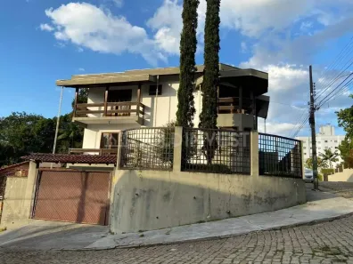 Casa com 6 Quartos para alugar, 380m² no São Luiz, Brusque