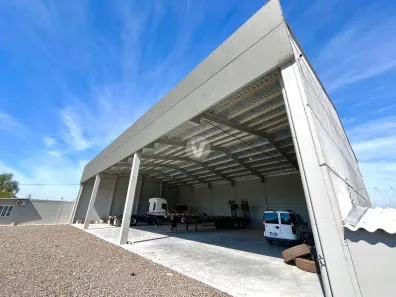 Galpão/Depósito/Armazém com 2 Quartos para venda ou aluguel, 500m² no Tomazetti, Santa Maria