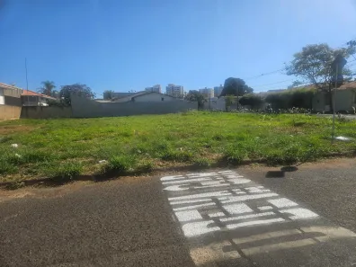 Lote/Terreno à venda, 250m² no Saraiva, Uberlândia