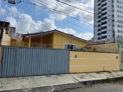 Casa com 4 Quartos à venda, 250m² no Lagoa Nova, Natal