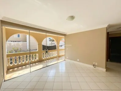 Casa com 3 Quartos para alugar, 207m² no Irmãos Soares, Uberaba