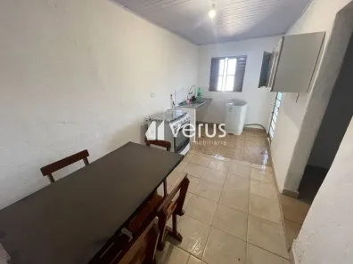 Casa com 2 Quartos para alugar, 52m² no Jardim Europa, Uberlândia