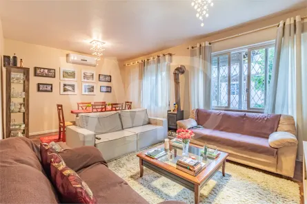 Casa com 3 Quartos à venda, 400m² no Passo da Areia, Porto Alegre