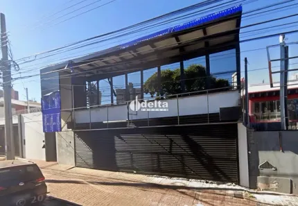 Ponto Comercial com 10 Quartos para alugar, 500m² no Tabajaras, Uberlândia