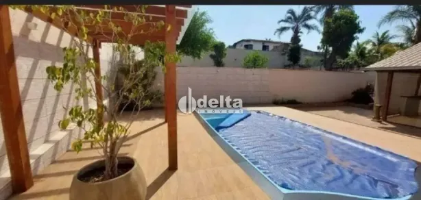 Casa com 3 Quartos à venda, 294m² no Cidade Jardim, Uberlândia
