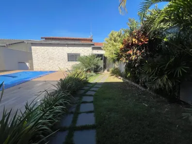 Casa com 3 Quartos à venda, 200m² no Setor Garavelo, Goiânia