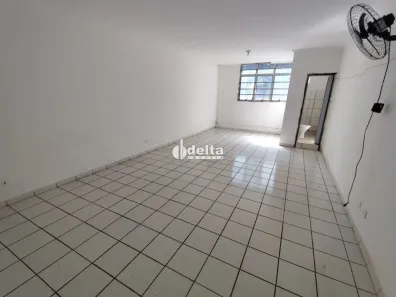 Ponto Comercial para alugar, 700m² no Bom Jesus, Uberlândia