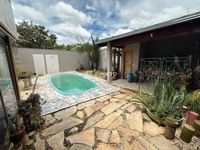 Casa com 4 Quartos à venda, 221m² no Jardim São Bento, Uberaba