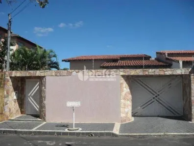 Casa com 3 Quartos à venda, 177m² no Custódio Pereira, Uberlândia