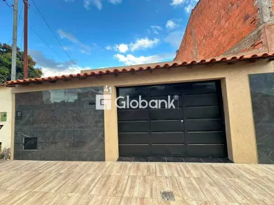 Casa com 3 Quartos para alugar, 110m² no Village do Lago I, Montes Claros