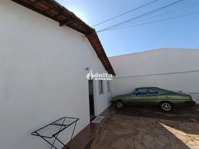 Casa com 2 Quartos para alugar, 120m² no Granada, Uberlândia