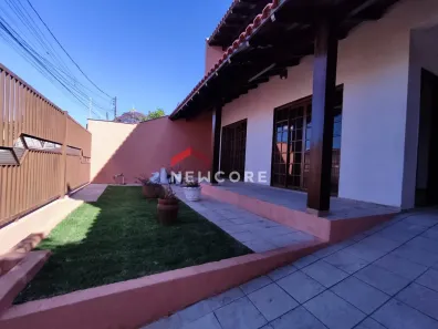 Sobrado com 5 Quartos à venda, 270m² no Aquilles Sthengel, Londrina