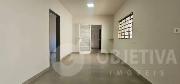 Casa com 3 Quartos para alugar, 110m² no Santa Mônica, Uberlândia