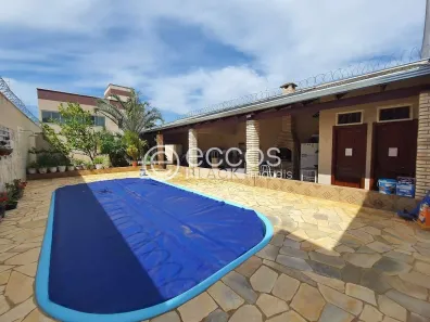 Apartamento com 5 Quartos à venda, 146m² no Umuarama, Uberlândia