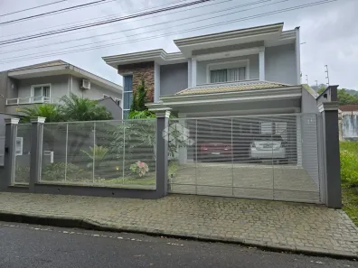 Casa com 3 Quartos à venda, 178m² no Bom Retiro, Joinville