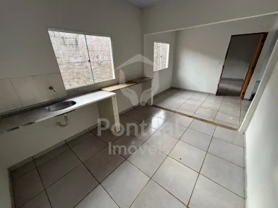 Casa com 2 Quartos para alugar, 50m² no Aclimação, Uberlândia