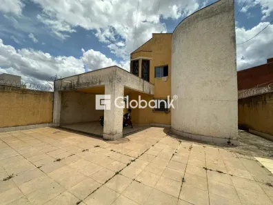 Apartamento com 3 Quartos para alugar, 90m² no Bela Paisagem, Montes Claros