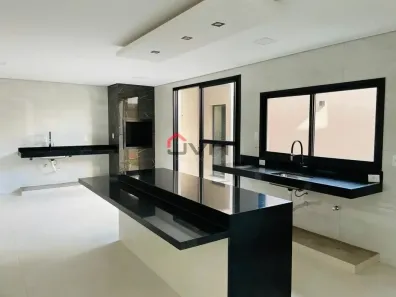 Sobrado com 3 Quartos à venda, 176m² no Grand Ville, Uberlândia