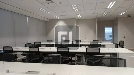 Sala Comercial para alugar, 370m² no Vila São Francisco (Zona Sul), São Paulo