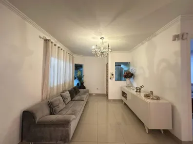 Casa com 4 Quartos à venda, 230m² no Jardim Europa, Uberlândia