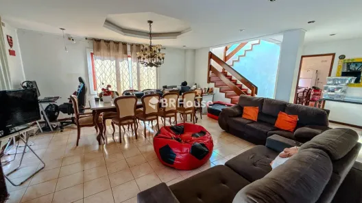 Sobrado com 4 Quartos à venda, 385m² no Vila Taquarussu, Campo Grande