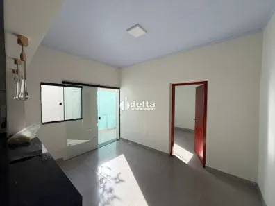 Casa com 3 Quartos para alugar, 122m² no Santa Mônica, Uberlândia