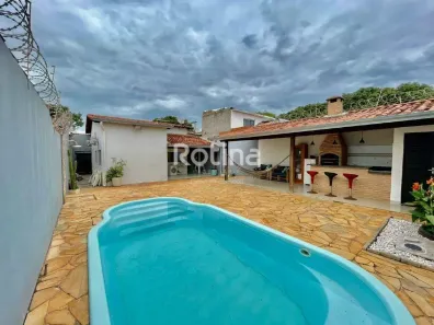 Casa com 3 Quartos à venda, 161m² no Segismundo Pereira, Uberlândia