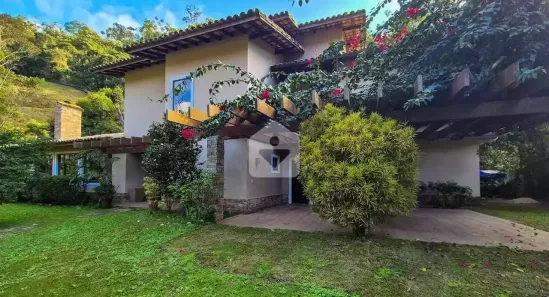 Casa com 4 Quartos para alugar, 450m² no Pedro do Rio, Petrópolis