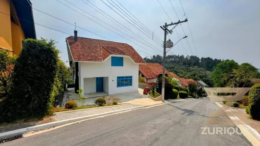 Casa de Condomínio com 3 Quartos à venda, 250m² no Vila Poran, Campos do Jordão