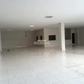 Ponto Comercial para alugar, 600m² no Brasil, Uberlândia